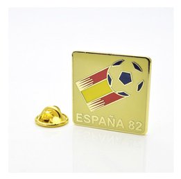 Купить Значок чемпионат мира по футболу 1982 (Испания) эмблема желтая