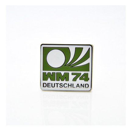 Значок чемпионат мира по футболу 1974 (Германия) эмблема белая
